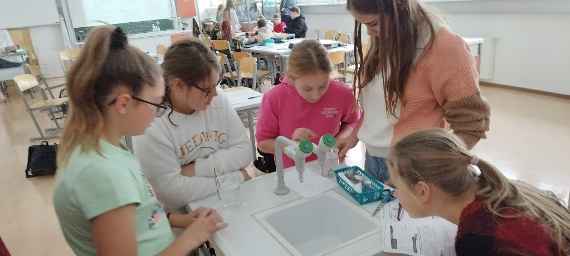 Bild 1 Kunststoffe